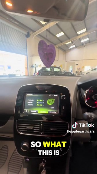 Renault Clio 1.2 Dynamique Nav: Stylish & Tech-Packed