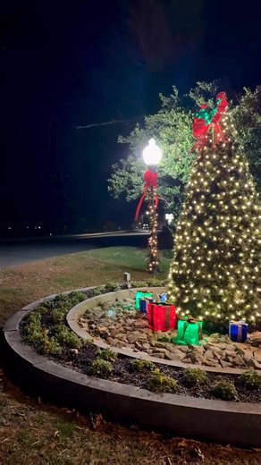 ❄️ Snow much is happening downtown — don’t miss it! ⛄️✨ #WhatsHappeningWednesday #UpcomingEvents #DowntownMountAiry | Downtown Mount Airy