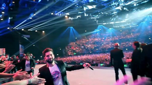 "Juste une p'tite chanson" le clip officiel des Enfoirés 2017 - Les Enfoirés | TF1+