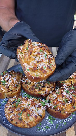 Smoked Shrimp and Crab Garlic Bread Recipe