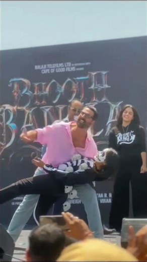 💥tu kon hai✨ tera naam kya 🔥Akshay Kumar⚡ performance #akshaykumar #rakulpreetsingh #saraalikhan