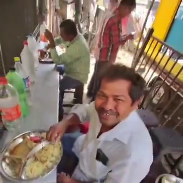 🚨 FOREIGN TOURIST : An Indian man offered me his food.MAN : May I bring you a fresh plate? 🙂FOREIGN TOURIST : No, no… I was just testing you. You have a kind heart. You’re a very nice man 😊🔥