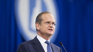 Lawrence Lessig quits Democratic race, says party changed rules to exclude him from debate