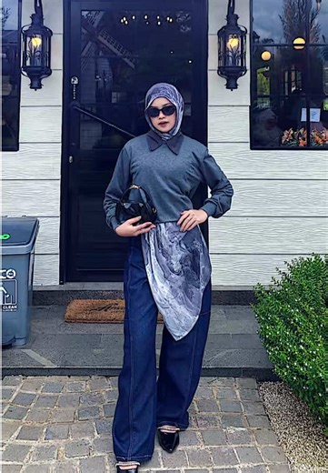 Membalas @0% Udah aku spil di kerkun ya guys✨Untuk crewneck dikarenakan beli offline jadi aku spil yg mirip punyaku, kalau tas sama sandal aku dapet dari gift guys kebetulan sandalnya ada di online store jdi aku bisa spill toko nya🫶🏼