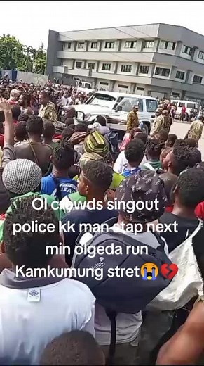 Crowds run lo hap time ol singout police keke man💔😭😭😭😭 #laeunrest #pngtiktok🇵🇬 #fyp #lae #mangilolae743🇬🇦🥶 #army #cis #lootings #police