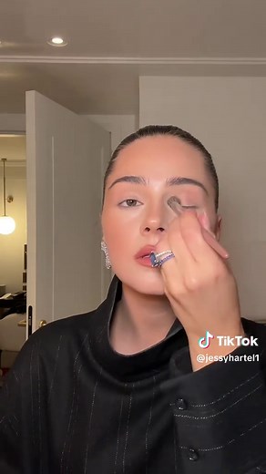 Elegant Makeup Tutorial: GRWM with Jesy Hartel