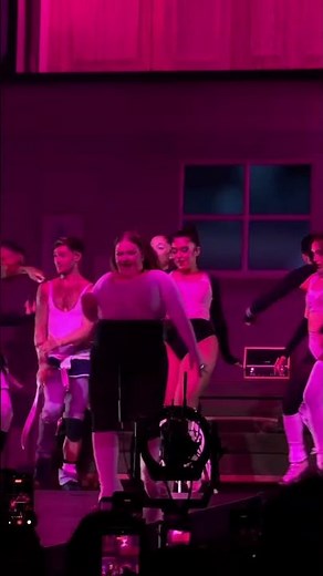Ariana Grande Performs “thank u, next” in Oakland 🌙✨