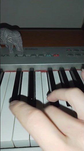 Piano Lesson 4: Playing Note F with the Right Thumb