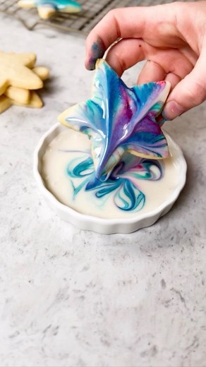 Try this fun and simple decorating trick the next time you want to take your sugar cookies to the next level! Find the recipe here: https://sugarspunrun.com/galaxy-cookies/ #sugarcookies #cookiedecorating #bakingtips #decoratingtips #cookiebaking #easyrecipes #bakingrecipes #instacool #madefromscratch #thefeedfeed #marblecookies #sweettooth #huffposttaste #getinmybelly @thefeedfeed | Sugar Spun Run
