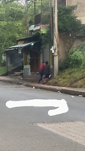 158K views · 2.6K reactions | #Bonanza // Sujeto despoja de sus pertenencias a ciudadana El robo se dio en una de las calles del poblado de Bonanza en la costa Caribe Norte . El hombre después de cometer el robo se dio a la fuga | NC Noticias | Facebook