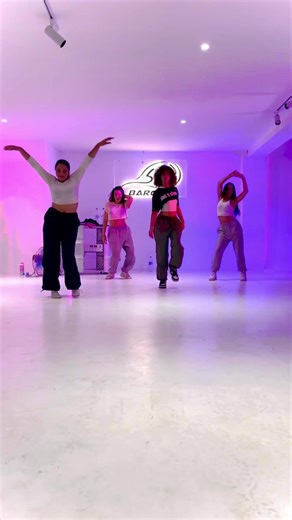 Elegant Barock Dance Performance in Morocco