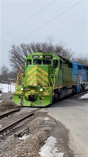 New Locomotives & Train Horn Salute, Cincinnati Eastern Railroad Just Got These SD40-2s, JawTooth