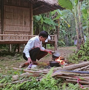 21K views · 607 reactions | Poor single girl catches giant fish for the first time | Krong Pyseth | Facebook