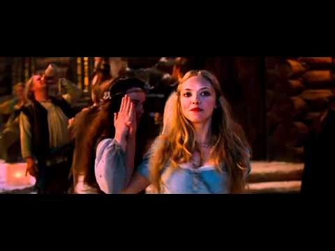 LA CHICA DE LA CAPA ROJA - Primer trailer oficial subtitulado