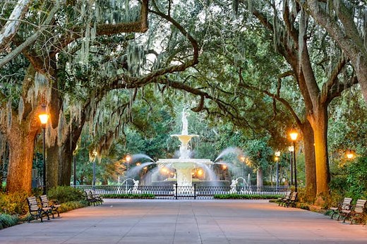 Savannah vs Charleston: deciding which Southern city to visit next