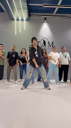 Bangalore are you Excited to learn this!🥹❤️ Teaching Pretty Woman on 16th Nov . . . #bhangra #reels #punjabi | Harjot Narang