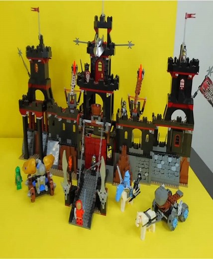Comparing $1 and $1000 LEGO Sets: Which is Better?