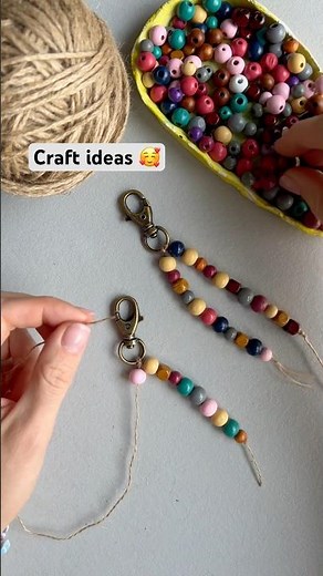 Make a Cute Keychain with Beads - perfect gift idea! #diy #giftideas