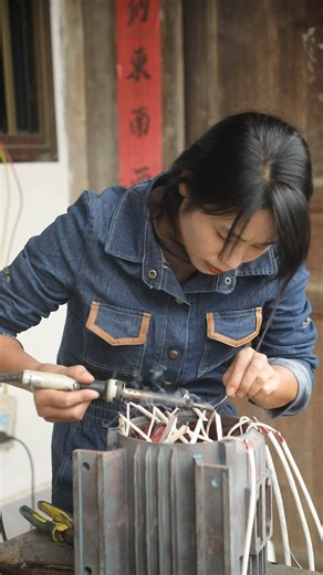 镇上工程队的搅拌机液压电机坏了，我背回去修旧如新 | A genius girl repairs the hydraulic motor of a mixer【林果儿】 #林果儿 #机器 #维修 #repair #沉浸式 | 林果儿