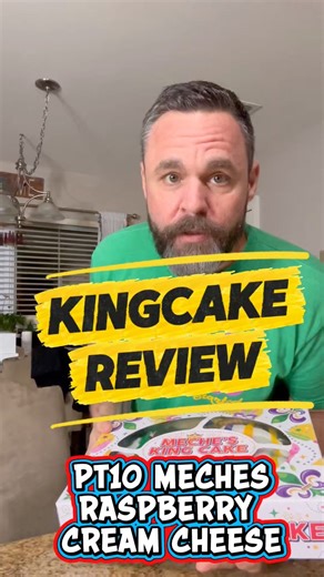 👑🍰 Meche’s Donuts – Raspberry Cream Cheese King Cake Meche’s is best known for its donut-forward approach, and that philosophy carries straight into their King Cake. This is a donut-style King Cake, not a traditional brioche — braided dough is dusted in cinnamon sugar, deep fried, injected with filling, and finished with a thick icing and drizzled Mardi Gras colors. The standout here is the fresh dough itself. Light, airy, and fried until the edges are perfectly crisp, it delivers strong fresh