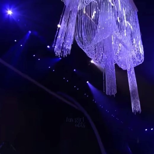 Anahi Brilha com 'Amnesia' em Performance Emocionante