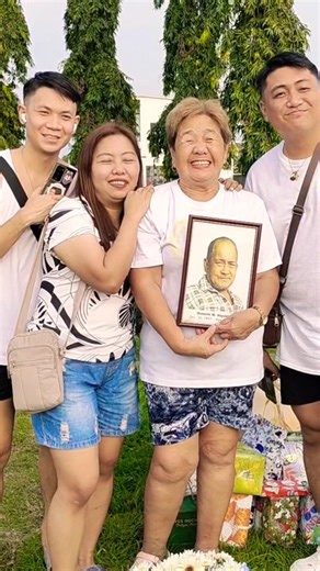 Say Cheese!😁#christmas #fun #shortvideo #shortsvideo #family #shorts #short #gift #picture #lol#wow