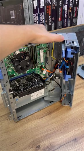 PC Dell Optiplex 7050 Desktop with Intel Core i5-7500 Processor and GTX 1050 Graphics