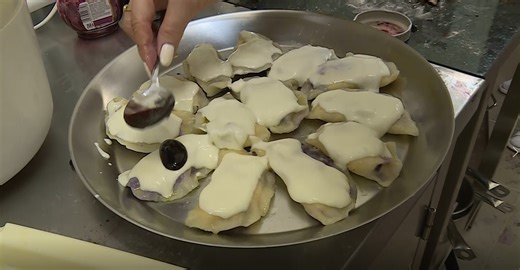 TVN STYLE | Pierogi z nadzieniem z ziemniaków, twarogu, kogla mogla i jagód - wyglądają obłędnie, a jak smakują? 😍 Więcej inspiracji kulinarnych w... | Instagram