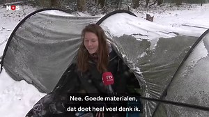 Winterkamperen tijdens code rood? Sommigen moeten er niet aan denken, maar deze mensen vinden het fantastisch: "Als je in een goede slaapzak ligt, is het te doen." | NOS