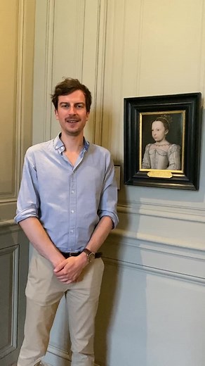 Mathieu Deldicque, Conservateur du patrimoine et directeur du musée Condé, vous invite à plonger au cœur de l'exposition "Clouet – À la cour des petits Valois" en vous faisant découvrir le portrait de Marguerite de France, future reine de Navarre (1553-1615) par François Clouet vers 1561, Huile sur bois. | Château de Chantilly