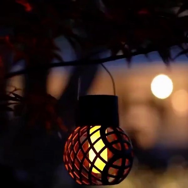 Outdoor Solar Flame Lanterns - Hanging Garden Lights - Waterproof Patio Decor - Decorative Solar Lamp for Yard & Pathway - Solar Fairy Light