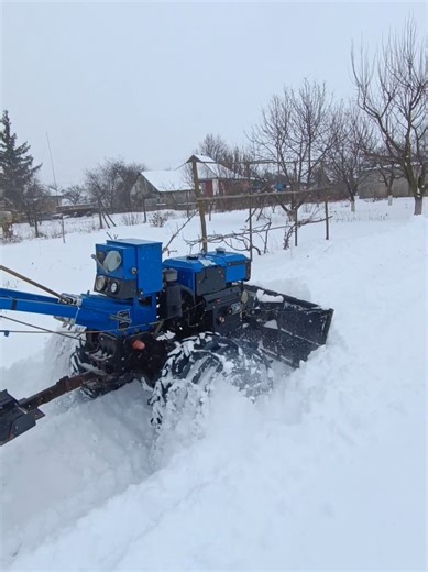 Чистка снега дизельным мотоблоком в зимний период