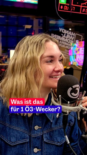 Hitradio Ö3 on Instagram: "Für Nostalgie sorgt gerade ein Trend auf Instagram: Viele posten ihre Fotos aus dem Jahr 2016, also von vor 10 Jahren! 🙌🏻 Was für 1 Gaude im Ö3-Wecker! 😂 #ö3 #ö3wecker #jugendwort #2016 #trend"