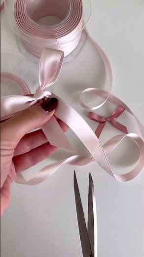 tutorial lazo sencillo, elaborado en cinta tela satinada de 1.5cm de ancho