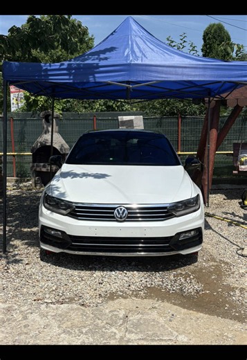 Un detailing bine meritat pentru acest nemaipomenit Passat B8 R-line. Un răsfăț care era necesar pentru această bestie, am realizat un detailing interior complet împreună cu un detailing exterior. Rezultatul desigur fiind unul impecabil, mașina acum este gata pentru strada, se simte din nou ca din fabrică și e gata să alerge 535-uri pe autostradă🤣 Pentru mai multe detalii sau programări ne puteți contacta la numerele de telefon: ☎️ 0726 228 384 ☎️ 0755 695 926 #detailing #passat #400hp #carwash