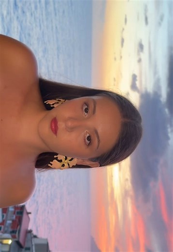 Stunning Sunset Makeup Tutorial for Travelers