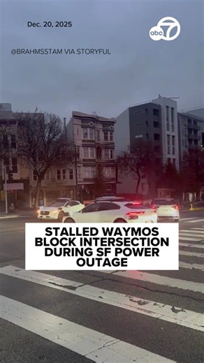 Waymos block intersection during power outage in San Francisco