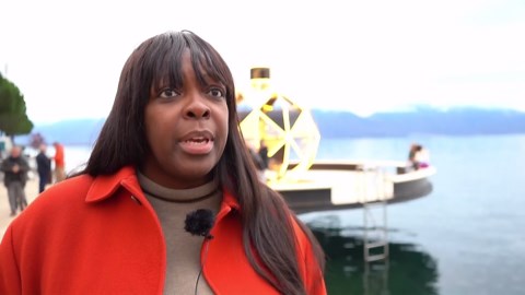 Santa flies over Lake Geneva’s Christmas markets