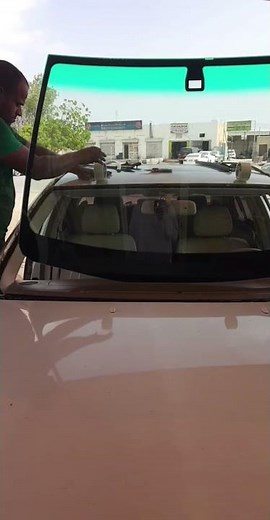 Installing the front glass for lexus LS430(1)