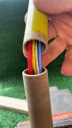 Esse eletricista resolveu seu problema de maneira simples #solutions #dicas #electrician #reels #flypシ | O Pedrerista