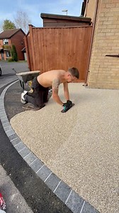 Installing a resin bound driveway 🔥 #landscape #resin #timelapse #fbreels #transformation | Hoskins Innovations