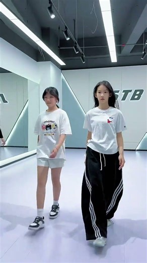 Master Nonverbal Communication: Transform Your Dynamic Appeal