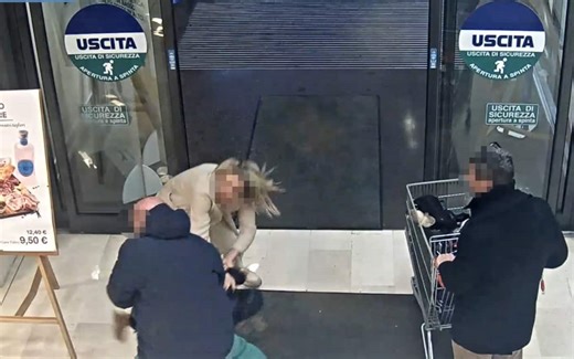 Bergamo, tenta di rapire una bambina e le rompe un femore: arrestato