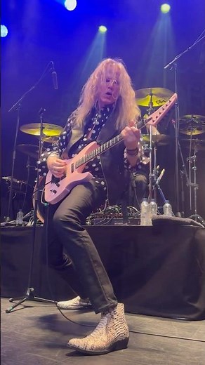 Adrian Vandenberg ( Whitesnake ) - Guitar solo Here I go Again Live #adrianvandenberg #whitesnake
