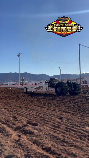Looney Racing in their Blown Alcohol Top Eliminator sending it down the race track🚦100yds of throwing dirt🤟🏽🏁 ##dragracing##blownalchohol##fyp##racing
