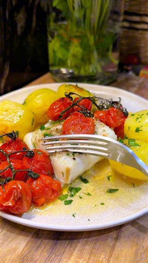 Baked Cod with Potatoes and Cherry Tomatoes https://sofiaafoodie.com/recipe.php?id=110 | Sofiaa Foodie