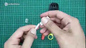 CABLE DE RED DIRECTO T-568B Permite conectar dispositivos desiguales, por ejemplo, una computadora a router, hub, modem o switch. Donde ambos extremos del cable deben tener la misma distribución. DISTRIBUCIÓN DE CABLES: 1. Blanco naranja 2. Naranja 3. Blanco verde 4. Azul 5. Blanco azul 6. Verde 7. Blanco marrón 8. Marrón Instagram y TikTok: @laelectronicagt #LaElectronicaGT | La Electrónica