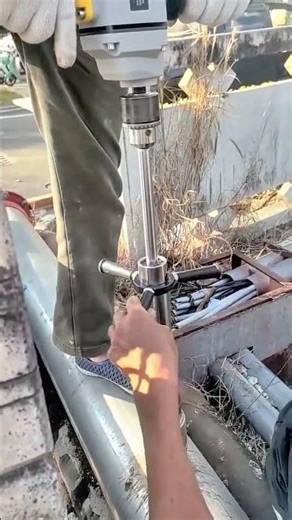 Pro Techniques Drilling Live Pipelines Using a Handheld Hot Tapping Machine