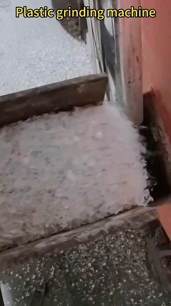 Transforming Acrylic Material with a Powerful Plastic Grinding Machine#grindingmill #PulverizerMachine #scraprecycling #recycleplastics