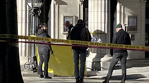 Seattle police arrest murder suspect after he returned to crime scene with axe
